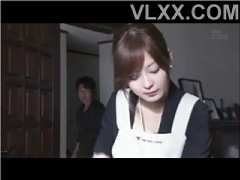 Gã chồng đi bàn việc làm ăn, bà xã ở nhà bị người tình của chị gái cưỡng hiếp