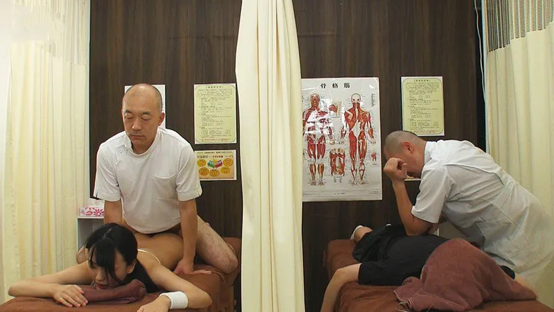 Dẫn em gái đi mát-xa rồi bị chịch cạnh bên mà không hề hay biết